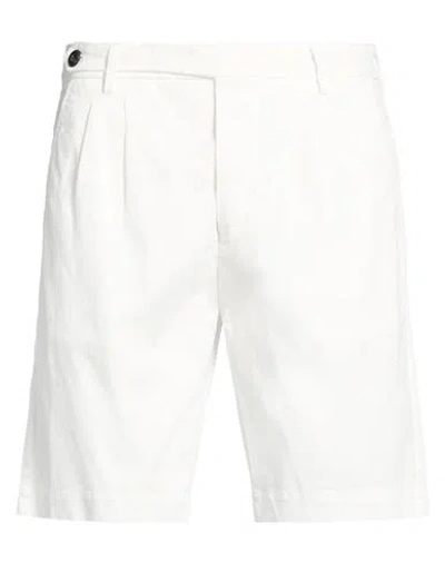 Eleventy Man Shorts & Bermuda Shorts Off White Size 33 Cotton