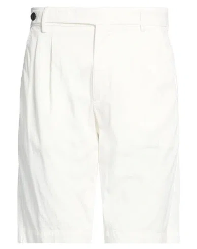 Eleventy Man Shorts & Bermuda Shorts White Size 31 Cotton