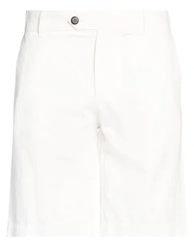 Eleventy Man Shorts & Bermuda Shorts White Size 34 Cotton