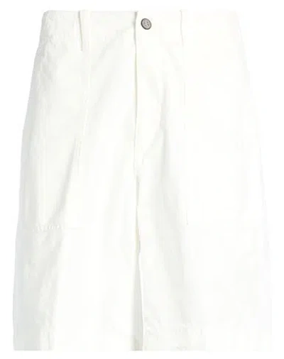 Eleventy Platinum Man Shorts & Bermuda Shorts White Size 33 Cotton