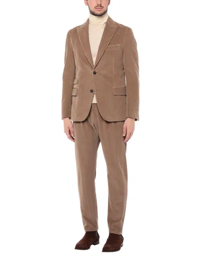 Eleventy Suits In Sand