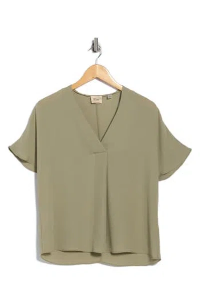 Elie Elie Tahari V-neck Short Sleeve Top In Gray