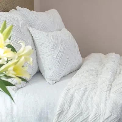 Elisabeth York Candlewick Dove Cotton Reversible Quilt In White