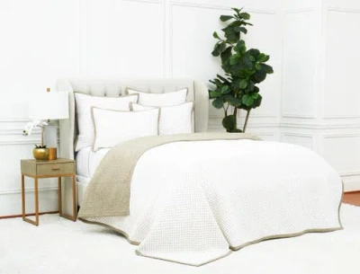 Elisabeth York Hanima French Queen Quilt In White