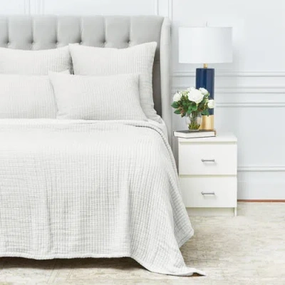 Elisabeth York Vance Dove Queen Matelasse In White