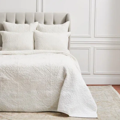 Elisabeth York Vela Ivory Queen Bed Quilt In White