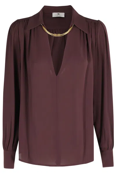 ELISABETTA FRANCHI ELISABETTA FRANCHI LONG-SLEEVE V-NECK BLOUSE WITH LOGO NECKLACE