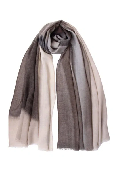 Elizabetta Vicenza In Grey