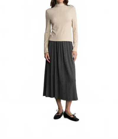 Elle Grey Lightweight Pleated Skirt In Charcoal In Metallic