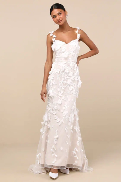 Elliatt Kore White And Beige 3d Floral Mermaid Maxi Dress