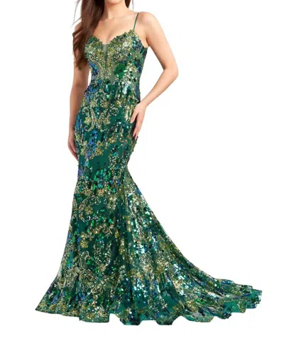 Ellie Wilde Sleeveless Gown In Emerald / Gold In Green