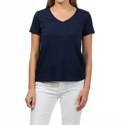 Elliott Lauren Short Sleeve V-neck Tee In Navy In Blue