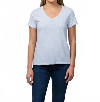 Elliott Lauren Short Sleeve V-neck Tee In Sky In Blue
