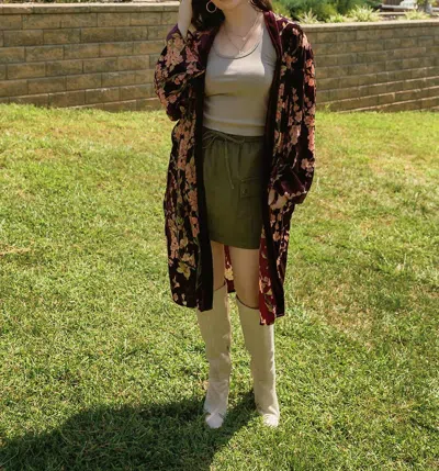 Ellison Mia Velvet Kimono In Wine In Pink