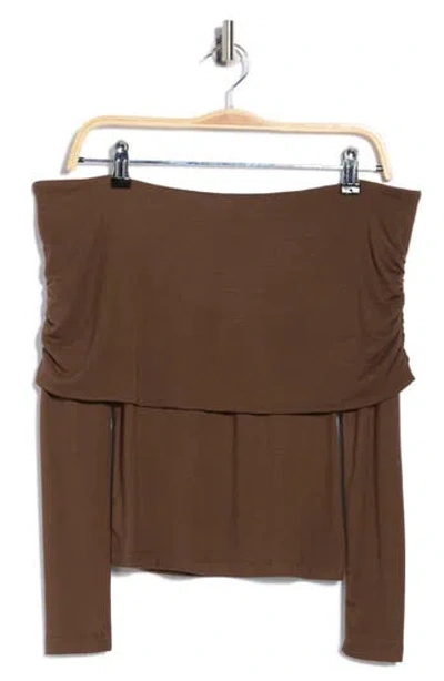 Elodie Off The Shoulder Top In Brown