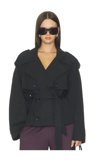 Elodie The Label Eleanor Cropped Trench Coat In Black