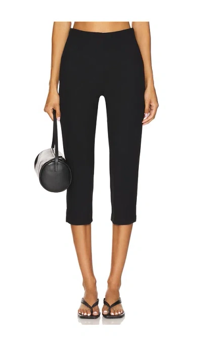 Elodie The Label Ivonne Capri Pants In Black