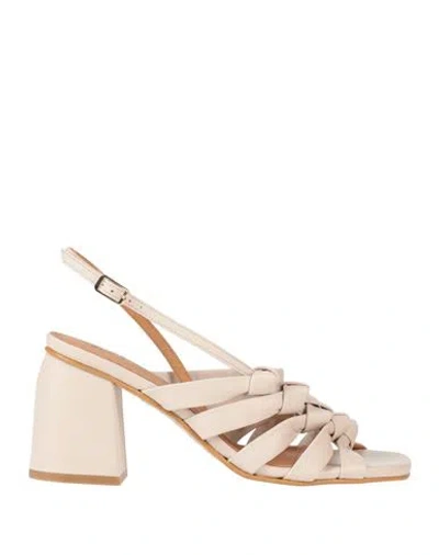 Elvio Zanon Woman Sandals Beige Size 10 Soft Leather