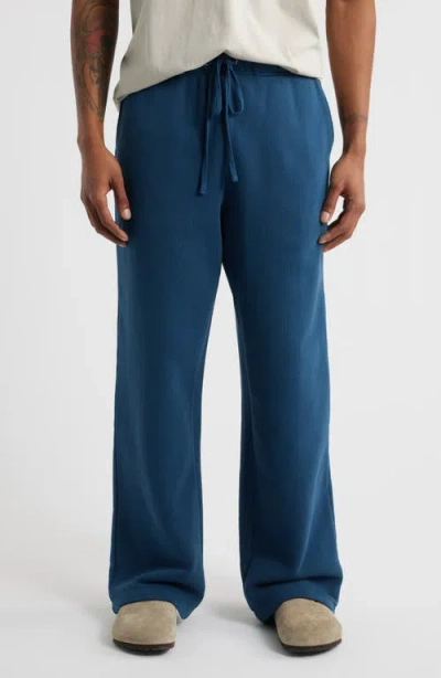 Elwood Core Organic Cotton Straight Leg Sweatpants In Blue