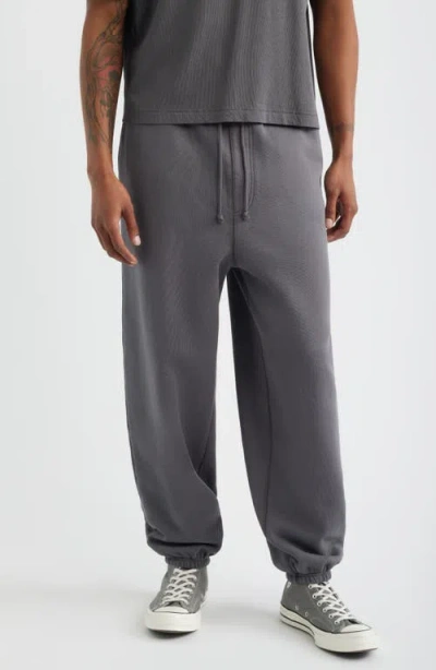 Elwood Core Organic Cotton Straight Leg Sweatpants In Gray