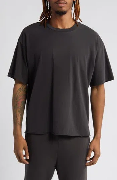 Elwood Core Oversize Crop Cotton T-shirt In Black