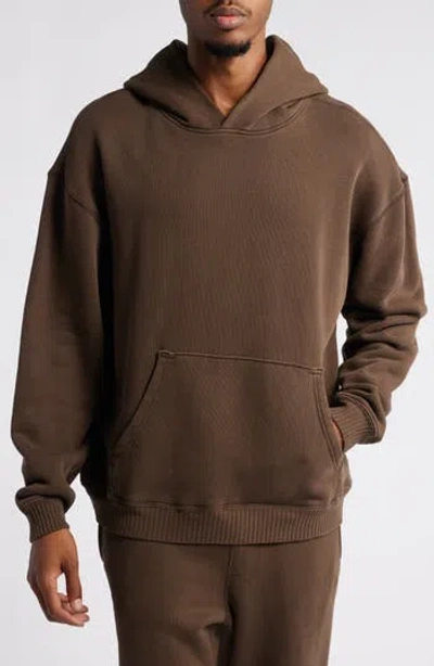 Elwood Core Oversize Organic Cotton Brushed Terry Hoodie In Brown