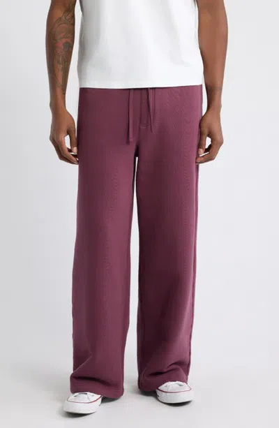 Elwood Core Straight Leg Sweatpants In Maroon