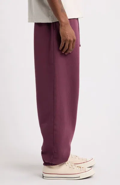 Elwood Core Sweatpants In Maroon