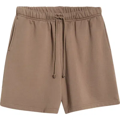 Elwood Core Sweatshorts In Brown