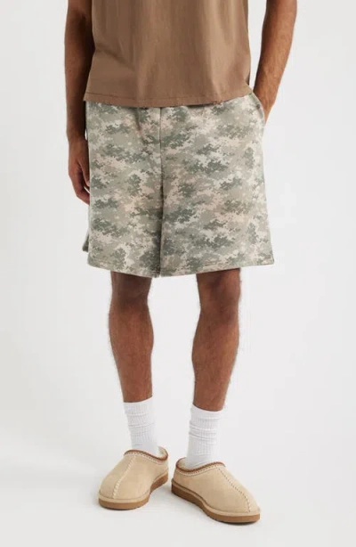 Elwood Pixel Camo Print Fleece Shorts In Brown