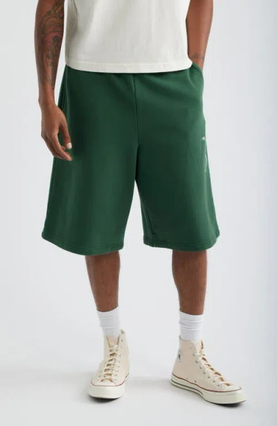 Elwood Pleated Baggy Organic Cotton Graphic Sweat Shorts In Green