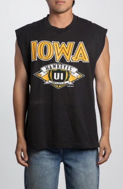 Elwood Vintage Iowa Hawkeyes Tee In Black