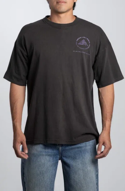 Elwood Vintage Rock And Roll Hall Of Fame Tee In Black