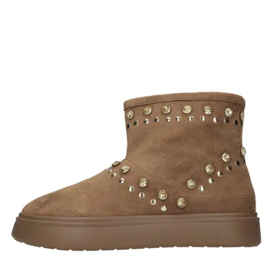 Emanuélle Vee Emanuelle Vee Boots In Brown