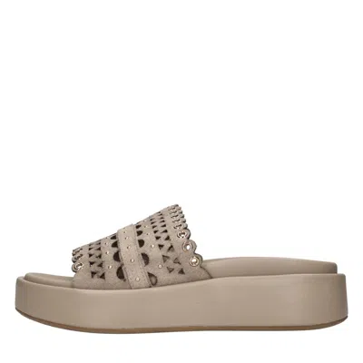 Emanuélle Vee Emanuelle Vee Sandals In Beige Chari
