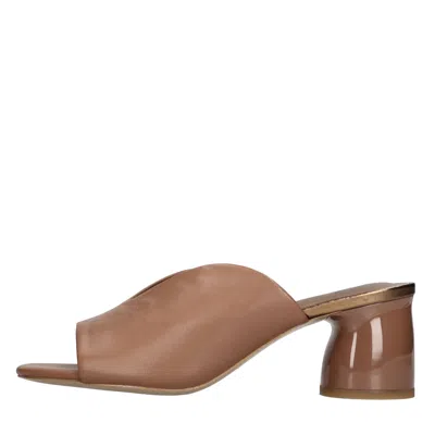 Emanuélle Vee Emanuelle Vee Sandals Brown