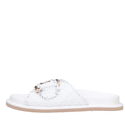 Emanuélle Vee Emanuelle Vee Sandals White In Bianco Chiari E Naturali