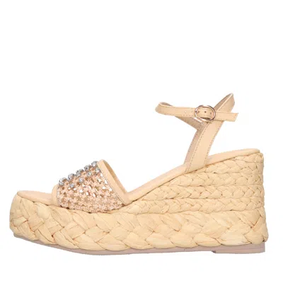 Emanuélle Vee Emanuelle Vee With Heel Beige In Beige Chari