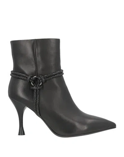Emanuélle Vee Woman Ankle Boots Black Size 11 Leather