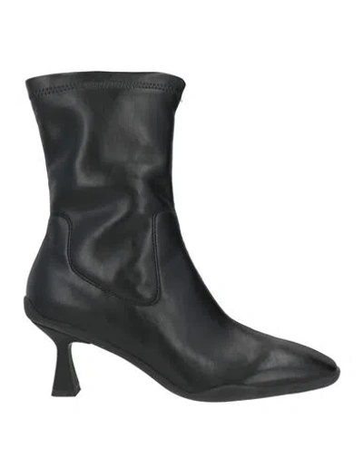 Emanuélle Vee Woman Ankle Boots Black Size 6 Leather