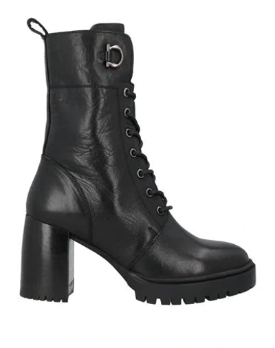 Emanuélle Vee Woman Ankle Boots Black Size 7 Leather