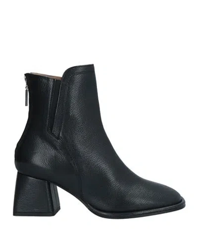 Emanuélle Vee Woman Ankle Boots Black Size 8 Soft Leather