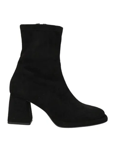 Emanuélle Vee Woman Ankle Boots Black Size 7 Synthetic Fibers