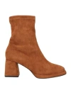 Emanuélle Vee Woman Ankle Boots Brown Size 9 Synthetic Fibers In Brown