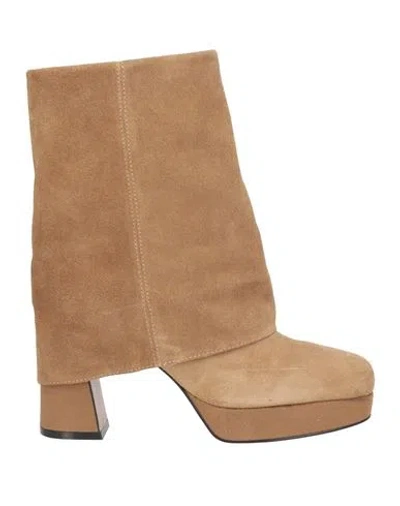 Emanuélle Vee Woman Ankle Boots Camel Size 7 Leather, Textile Fibers In Brown