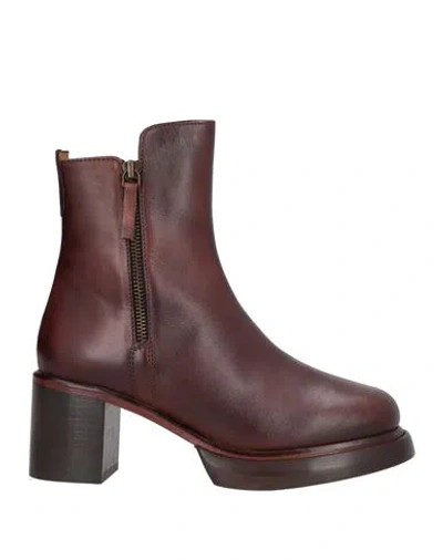 Emanuélle Vee Woman Ankle Boots Chocolate Brown Size 6 Soft Leather