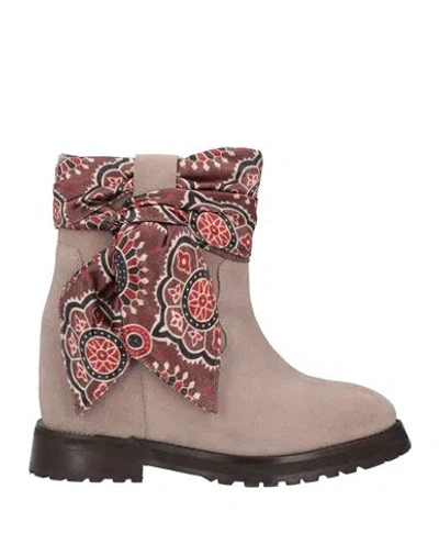 Emanuélle Vee Woman Ankle Boots Light Brown Size 10 Leather In Beige