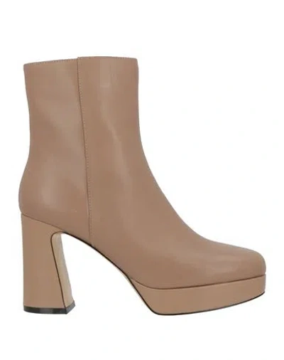 Emanuélle Vee Woman Ankle Boots Light Brown Size 9 Leather In Beige