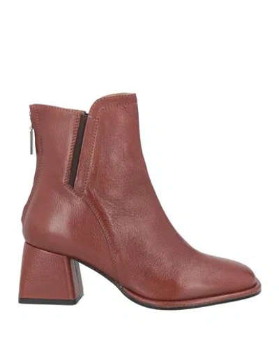 Emanuélle Vee Woman Ankle Boots Tan Size 8 Soft Leather In Brown