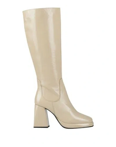 Emanuélle Vee Woman Boot Cream Size 6 Soft Leather In White